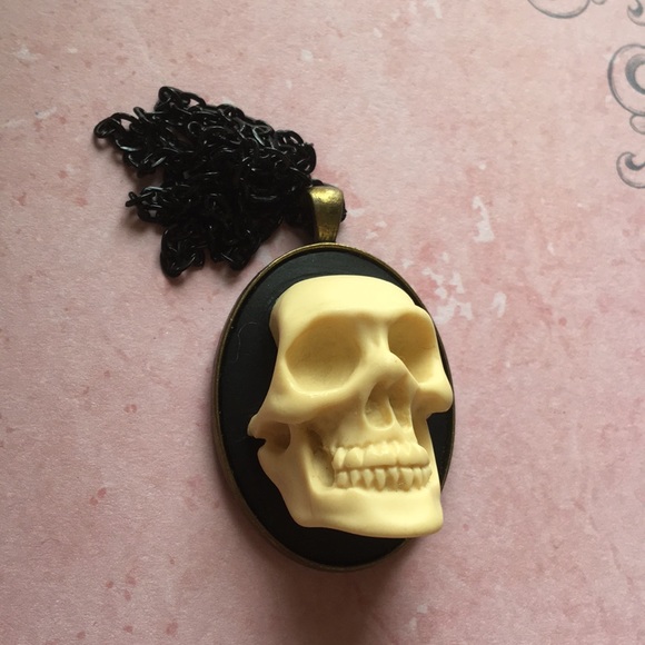 3D Skull Necklace - Picture 4 of 8